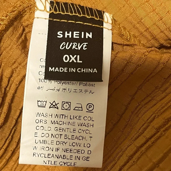 Elegant Gold Button up Long sleeve Blouse size XL loose fitting flared hem - Picture 15 of 16